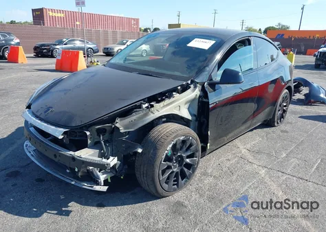 2023 Tesla Model Y Awd/Long Range Dual Motor All-Wheel Drive z USA, uszkodzony, nr VIN 7SAYGAEE5PF879096